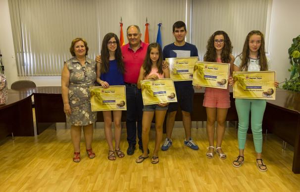 El Ayuntamiento de Huétor Tájar premia a los cinco mejores estudiantes con piscina o cine gratis en verano