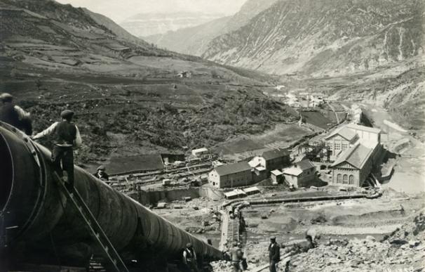 Graus acoge una exposición con fotos históricas del Ésera y su explotación hidroeléctrica