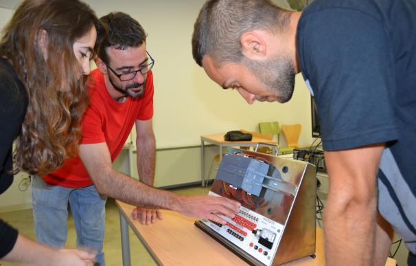 Un curso de verano de la UPCT enseña a profesionales de distintas ramas de la ingeniería a programar autómatas