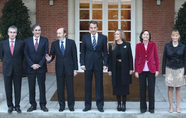 Zapatero se reúne con su nuevo Gabinete en Moncloa