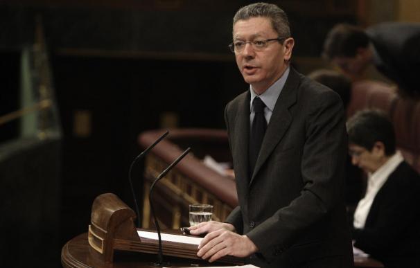 Gallardón revela que 278.000 extranjeros se han nacionalizado esta legislatura frente al "discurso demagógico" del PSOE