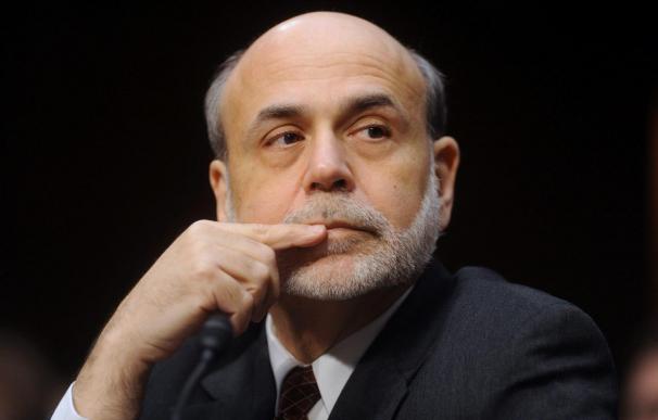 El alza del petróleo puede ser una "amenaza" para el crecimiento de EE.UU., según Bernanke
