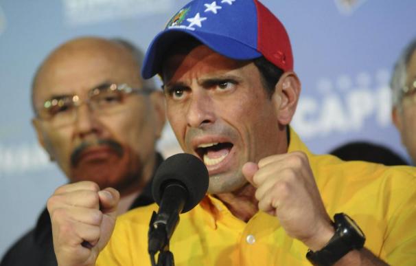 Capriles dice que Maduro será un "presidente ilegítimo" si acepta la proclamación