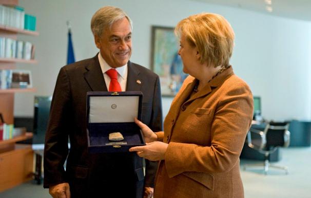 Piñera y Merkel sellan la creación de un centro biotecnológico en Chile