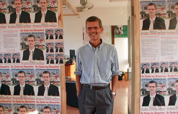 Ian Clarke, de médico norirlandés a candidato electoral en Uganda