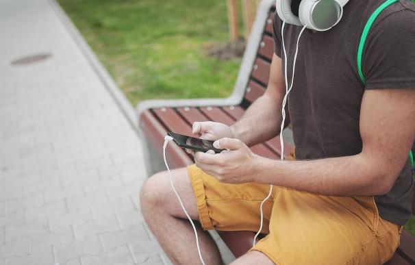 El 30% de adolescentes están en riesgo de convertirse en adictos a Internet