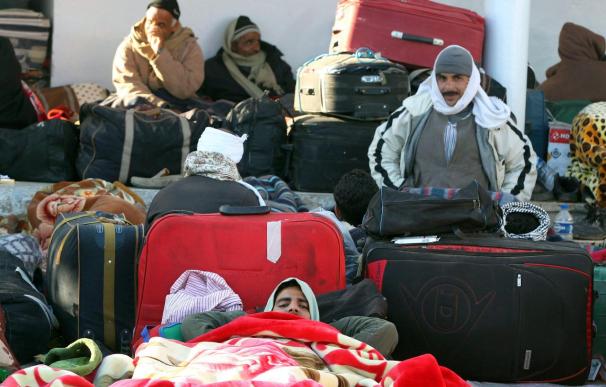 Túnez trata de contener la avalancha de refugiados que huyen de Libia