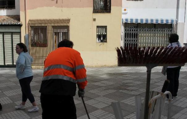 Una explosión de bombona hiere a una mujer y obliga a desalojar un bloque en Mérida