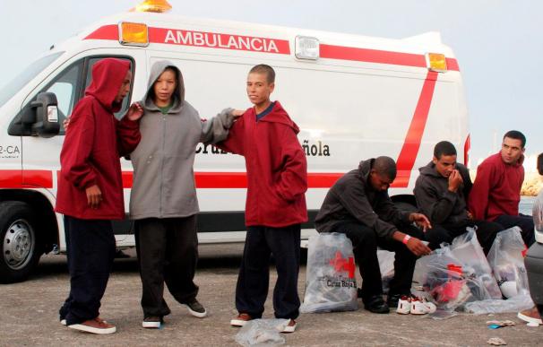 Rescatados en el Estrecho nueve inmigrantes marroquíes, tres de ellos menores