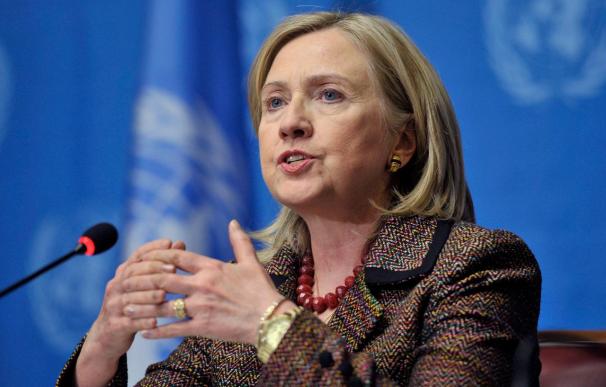 Clinton dice que EE.UU. podría procesar a Gadafi por el atentado de Lockerbie