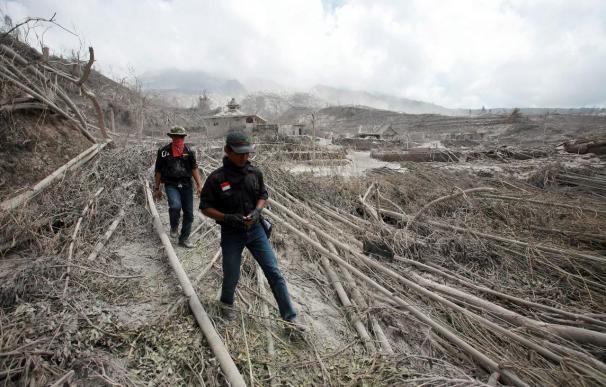 Al menos 32 muertos y 50.000 evacuados por la erupción del volcán Merapi