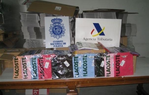 Dos detenidos por vender más de 1.700 prendas de marcas falsificadas