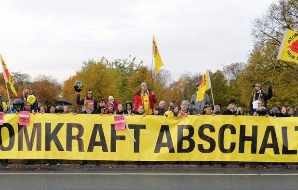 El Parlamento alemán aprueba aplazar el apagón nuclear en medio de las protestas