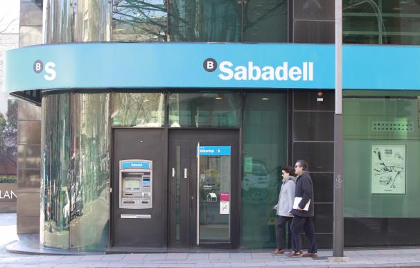 La socimi propietaria de sucursales de Banco Sabadell sube un 1% en su estreno en el MAB