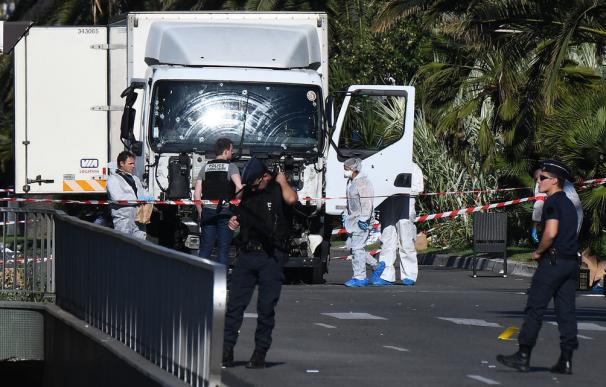 El ministro del Interior matiza que no está confirmada la motivación yihadista en Niza