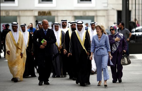 Los emiratíes evitarán el traje tradicional en el extranjero para no ser confundidos con terroristas