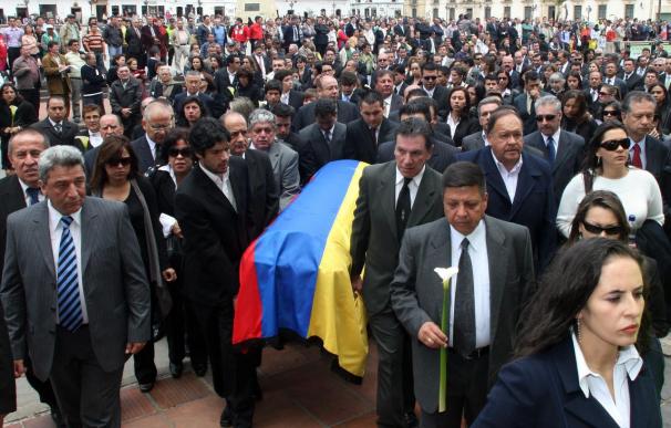 Movilización de pesar en el entierro de la jueza colombiana asesinada