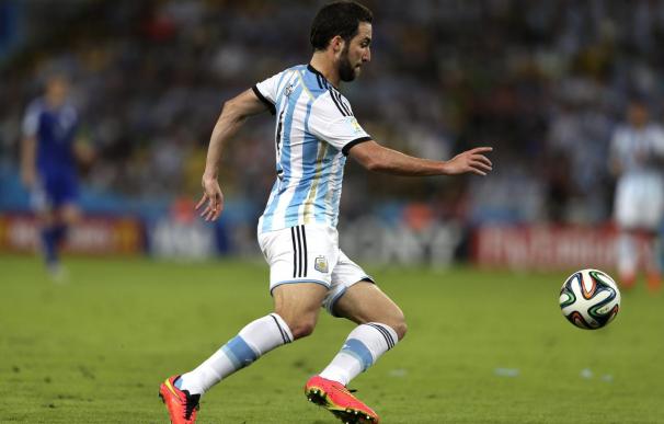 Higuaín dice que "sería un placer enorme" jugar en el mismo equipo que Messi