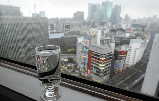 Tokio agota el agua embotellada ante los avisos sobre radiactividad