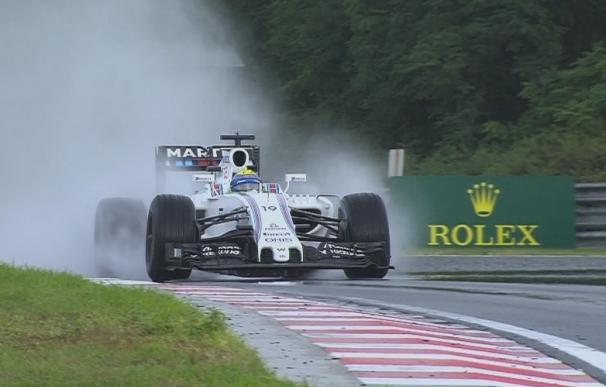 La lluvia hace ondear la bandera roja en Hungaroring, con Alonso tercero