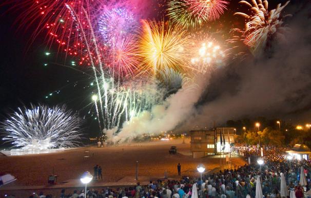 La segunda playa del Sardinero acoge mañana los fuegos artificiales de Santiago