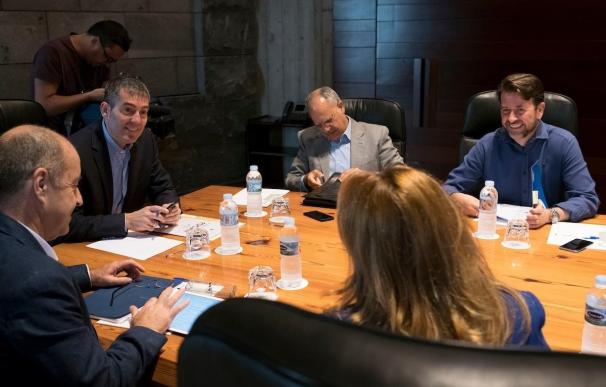 Gobierno y Cabildos cierran un "pacto por Canarias" para reclamar un nuevo sistema de financiación al Estado