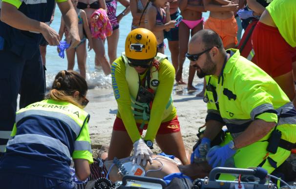 Muro pone a prueba sus servicios de emergencias en playas