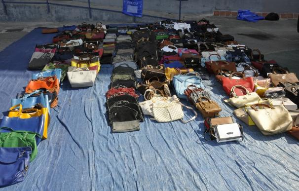 La Policía Local de Palma ha incautado más de 50.000 productos de venta ambulante desde enero