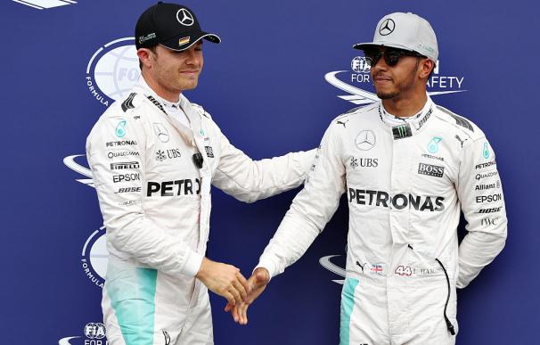Rosberg logra la 'pole' en casa en una mala jornada para Sainz (13º) y Alonso (14º)