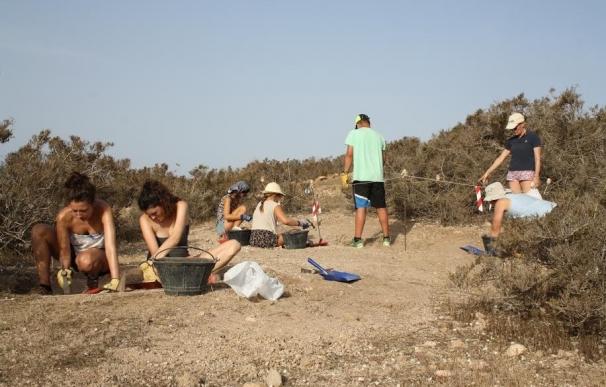 Un grupo de jóvenes de Madrid, Asturias, Zaragoza, Valencia y Melilla realiza un campo de trabajo en Islas Chafarinas