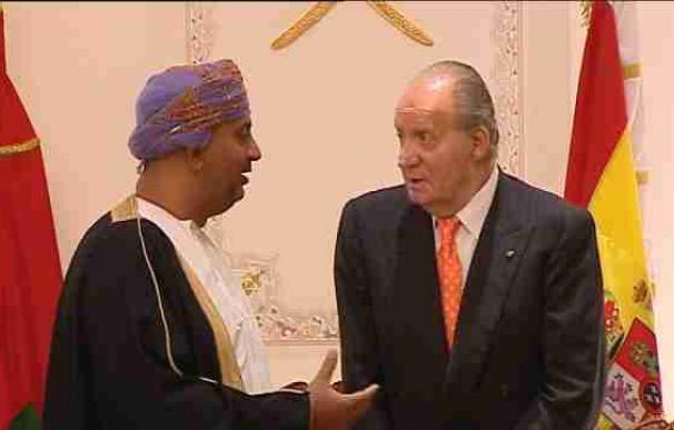 Rey Juan Carlos avala a las empresas que optan a infraestructuras en Omán