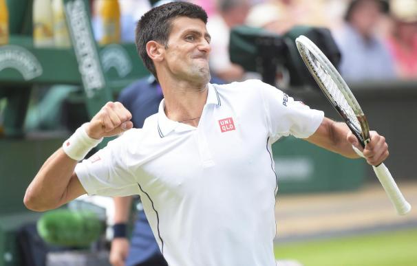 Djokovic vence a Federer en Wimbledon y asalta el número uno de Nadal