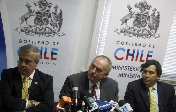 Avanza el rescate de 33 mineros chilenos, que reciben primera comida caliente