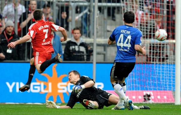El Dortmund cae ante el Hoffenheim, el Bayern golea al Hamburgo y el Schalke sufre para ganar