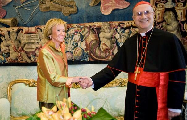 Fernández de la Vega se entrevistó en el Vaticano con el cardenal Bertone