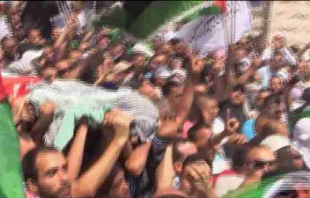 Enterrado en medio de una gran tensión el joven palestino asesinado