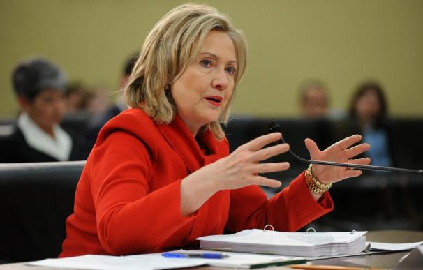 Clinton dice que los "sueños democráticos"árabes no serán realidad sin la mujer