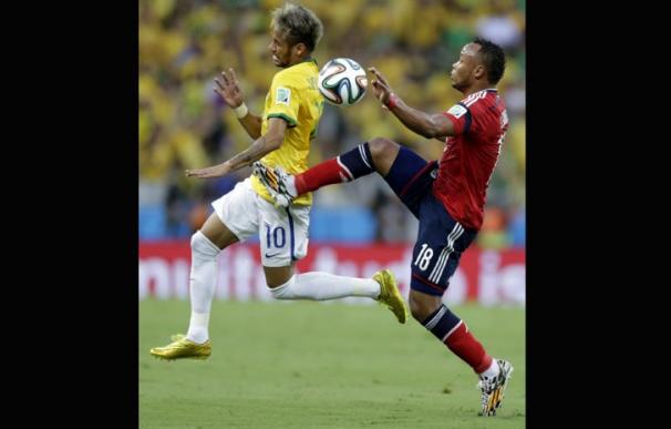 Zúñiga golpea a Neymar