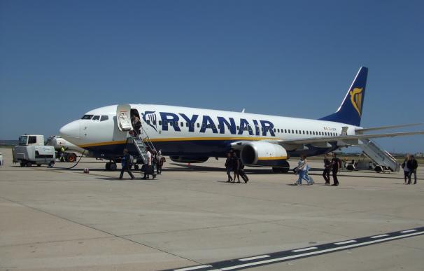 Ryanair lanza ofertas para dos de las tres rutas canceladas por Vueling