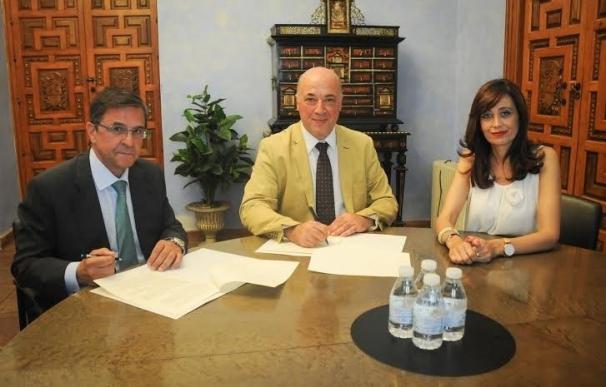 La Diputación y CajaSur firman un convenio para fomentar el alquiler social en la provincia