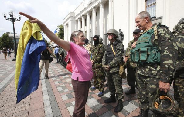 Poroshenko dispuesto a un nuevo alto el fuego en Ucrania con menos condiciones