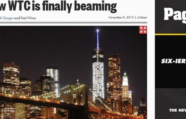 El One World Trade Center se ilumina por primera vez en Nueva York