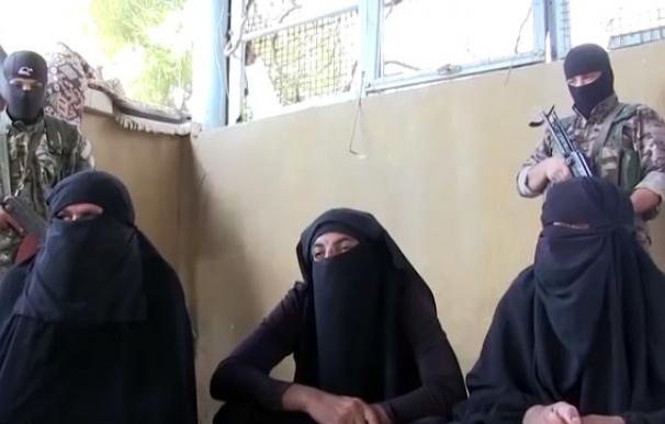 Miembros del Estado Islámico huyen de la batalla de Manbij vestidos de Mujer