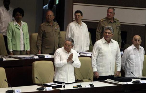 Raúl Castro defiende la "gradualidad" de sus reformas para no caer en errores