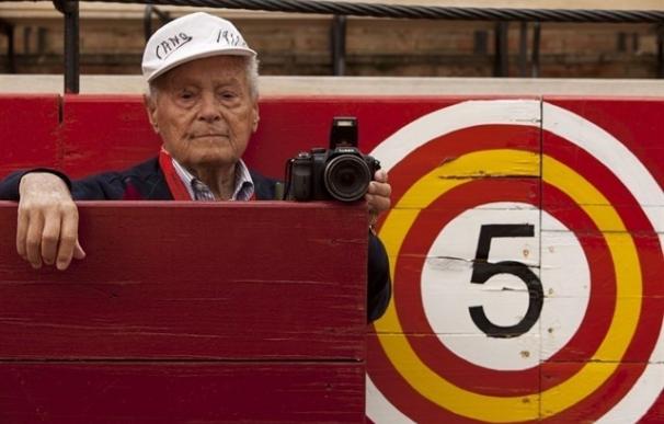 El fotógrafo alicantino 'Canito' sufre un infarto a los 103 años