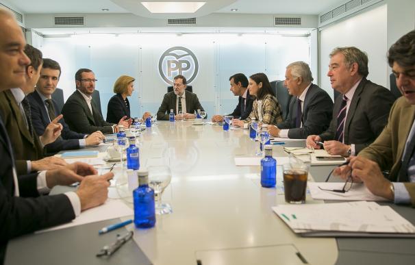 Diputados y senadores del PP critican el "espectáculo" y el tactismo de Rajoy