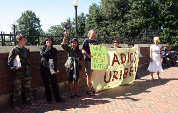 Protestas contra Álvaro Uribe en Georgetown