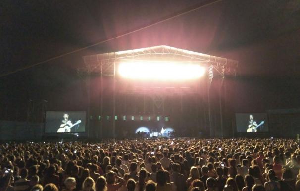 Alejandro Sanz hace vibrar a miles de personas en Huelva con su gira 'Sirope' y sus canciones de toda la vida