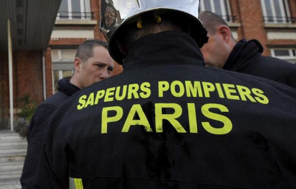 Tres bomberos heridos graves en una explosión en París
