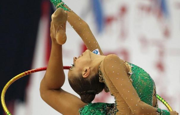 Carolina Rodríguez, decimoséptima en el concurso completo de gimnasia rítmica que gana Kanaeva